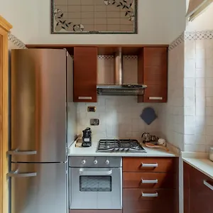 iflat-elegant-and-luxury-apartment-near-pantheon.it-romehotels.com/